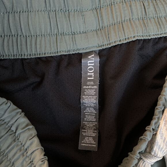 Vuori Women's Clementine 2.0 Short 2.5" Size M Running Athletic Athleisure Grey - Picture 5 of 6